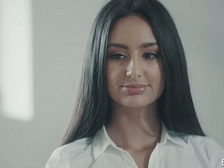 X langhaarige Sekretärin Eliza Ibarra reitet Firma Hahn auf