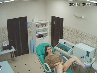 间谍通过隐藏凸轮在妇科医生的白领丽人
