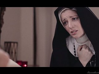 Grzeszny zakonnica Mona Walia twerp gotowy perform jedzenia mokrej cipki właściwie nocą