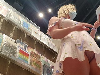 귀여운 금발 upskirt