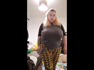 Tiktok کی، تالیف پر بھاری چھاتی