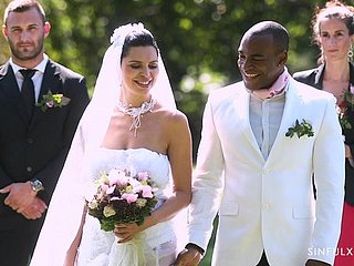 FFM lãng mạn interracial threesome với Kira Queen và Canela Skin