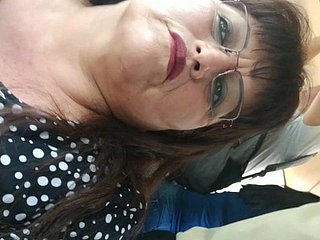MILF melihat penis saya berkedip tonjolan saya meraba-raba bus umum