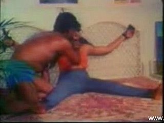 mallu는 묶여 있고 영화에서
