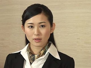 Mio Kitagawa Il lavoratore dell'hotel succhia il cazzo di un cliente