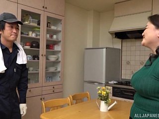 Tette succhiare e figa diteggiatura per tettona Asian Milf Sakuragi Junko