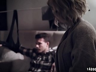 Mercer Kit Mercer daje jej pasierbę, przy użyciu usta mille