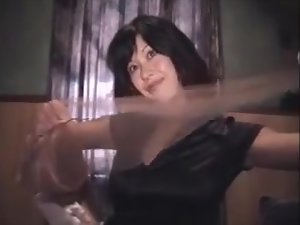 gadis asian menjilat kaki nilon beliau