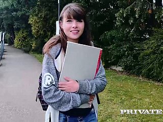 Smeerbrunette Babe Luna Rival maakt liefde met haar tutor