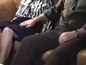 คู่เก่าอยู่บนโซฟา