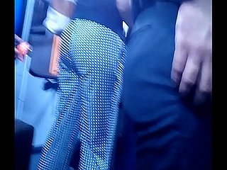 Culito En El Bus del Aeropuerto.