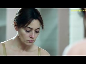 Ville-Marie Cag ise Monica Bellucci Çıplak Memeler ve meme uçları