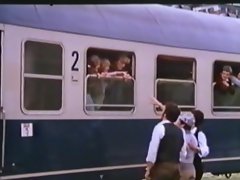 drindl كلية دبي العقارية في باريس (1981) مع كريستا لودفيغ