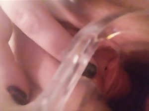 التبول في كس الخاصة مع منظار