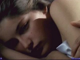 Carina bruna laetitia casta coccole dopo il sesso