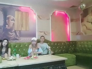 中国のKTVキンキーグループセックスシッティングレディ4p