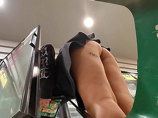 Saya meletakkan kamera di troli pasar raya dan mencatatkan culona tanpa seluar dalam, upskirt terbaik yang akan anda lihat hari ini di HD dan tidak ada blowjobs