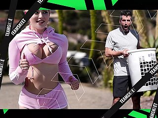 Teamskeet - Gepassioneerde tiener about panty -oliën omhoog en stuitert haar dikke sappige kont bovenop enorme pik