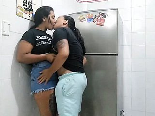 يا له من سباك فعال اكتشف أنبوب بلدي