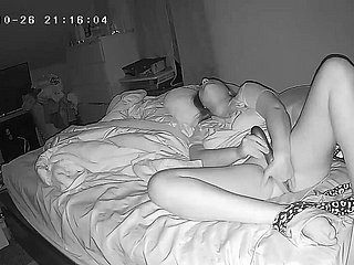 Isteri panas menjumpai cam tersembunyi dan meletakkan persembahan