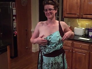 Georgia Milf Jessica Strips upon keuken