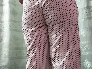 Cô gái dễ thương của Karachi cho thấy Hipe