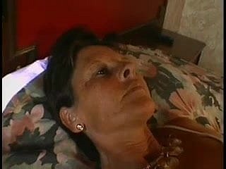 Vovó casada e cara mais jovem