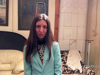 J'ai ramassé une fille modeste au théâtre et divorcé flood sexe dans une galerie d'art