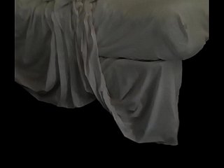 眠っているお母さん