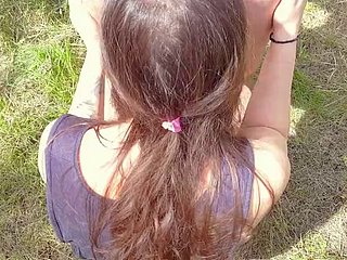 Le voisin est revenu mob que je déchire ses collants et lui donne un creampie dans sa chatte