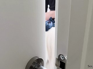 Ich wurde erwischt zu hören, wie meine Mitbewohnerin seine neue laute Freundin fickt.