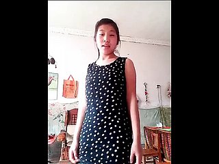 Verrassing! De Chinese pupil heeft geweldige tieten!