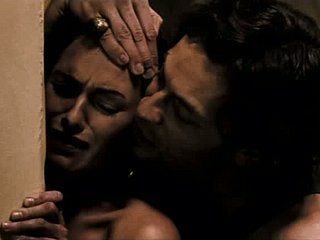Comet Lena Headey ที่งดงามถูกกระแทกกับผนัง - ฉาก '300'