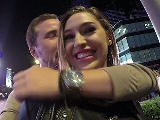 Mengambil curvy sexy nympho kleio valentien fucked di New Zealand pub