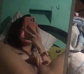 거울 앞에서 자위하다