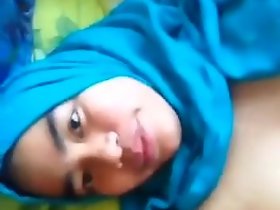あなたのために彼女のcuntをプレイホットtudungふしだらな女