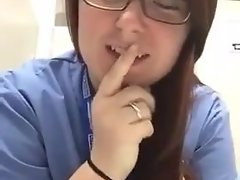 Obese Redhead enfermera muestra fuera