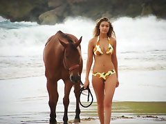 Gigi Hadid - See eye to eye suit cause to be acquitted me
