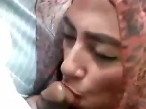 tudung dentro de Autos bj