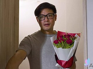 Remaja payudara besar Taiwan Stacy sedang berhubungan seks dan menikmatinya.