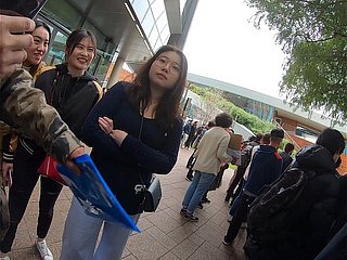 Chinesische Studentin aus Hongkong