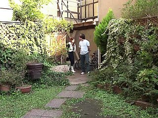 Junge Notgeile Asiatin 23 bekommt 청바지 zerrissen und wird von zwei Typen gefickt