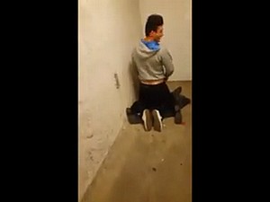 Gencler otoparkta grup کی yapiyor