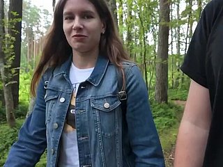 Ich habe im Wald all over ihren Mund ejakuliert