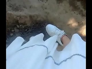 انتہائی بہادر آؤٹ ڈور سیکس کوئین مینا ایک مرد پارک بنچ بلو جاب کے ساتھ جڑی ہوئی ہے۔