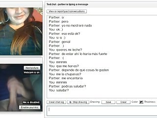 Girl wrap tangan lelaki merangkap pada cam