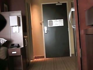 Clignotant sneezles compilation de femme de chambre