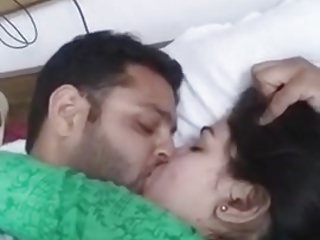 Frisch verheiratete Paare, die ihre Intercourse Momente festzuhalten