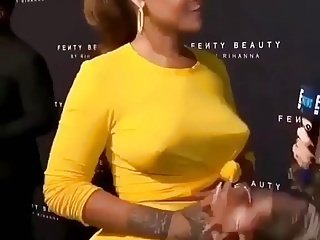 Rihanna Tette Capezzoli duri