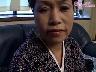 nenek saya datang ke rumah saya